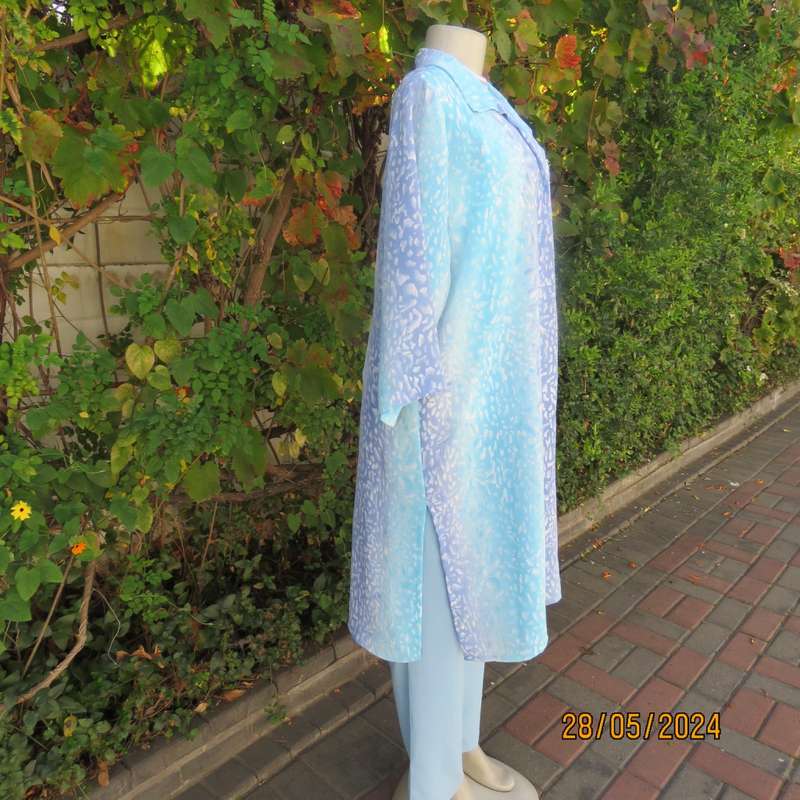 What not to love about this calf length crinkled polyester jacket/medley of blues. Size 42. New cond