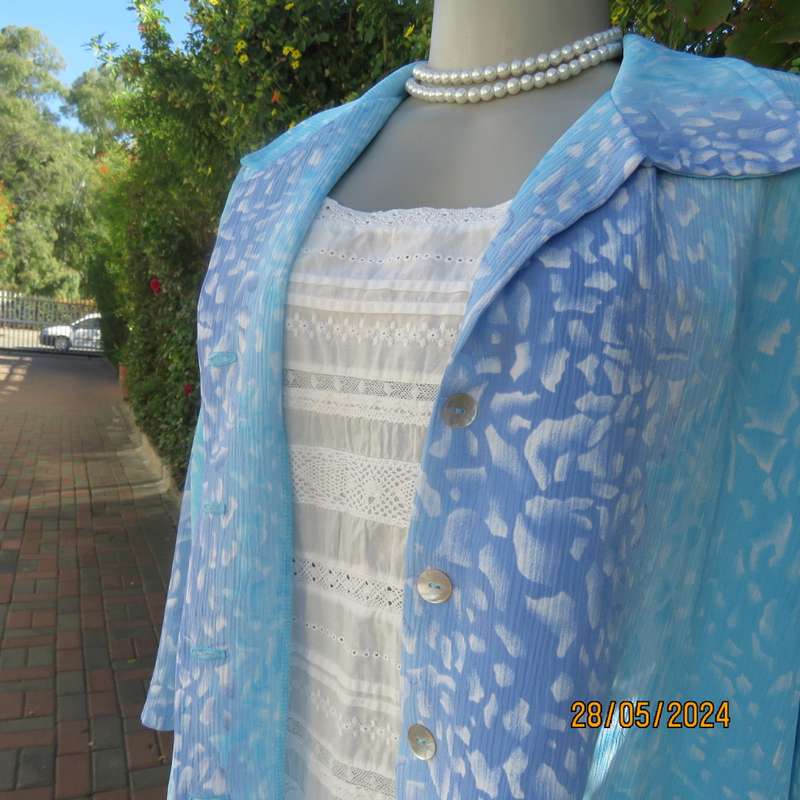 What not to love about this calf length crinkled polyester jacket/medley of blues. Size 42. New cond