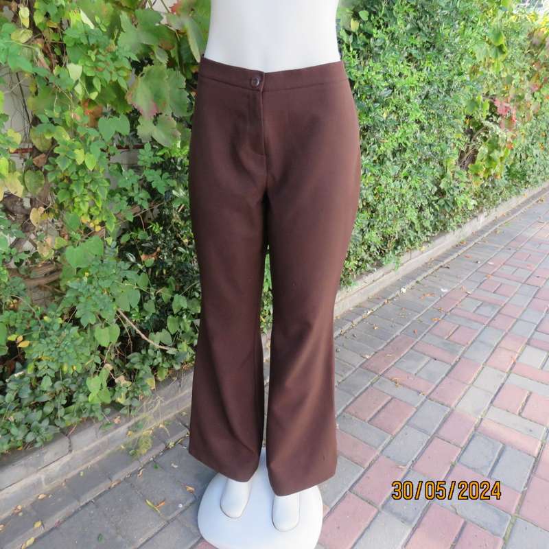 Beautiful choc brown bootlegged dress pants in stretch polyester. Size 36 by FASHION EXPRESS. As new