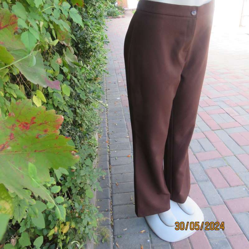 Beautiful choc brown bootlegged dress pants in stretch polyester. Size 36 by FASHION EXPRESS. As new