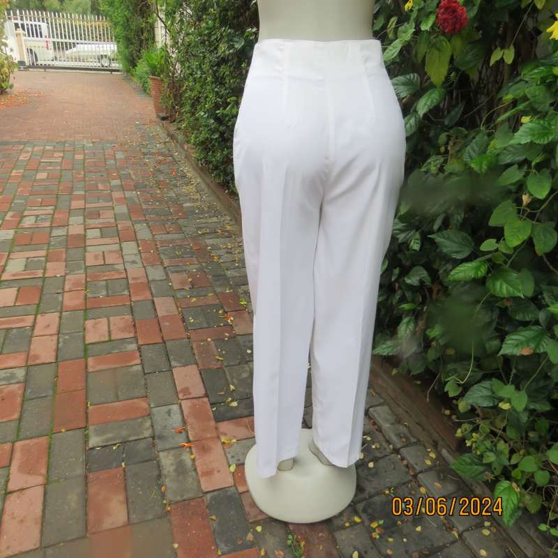 White high waisted pants by INWEAR size 36/12. Worn with belt!Cotton/viscose. Size pockets.As new