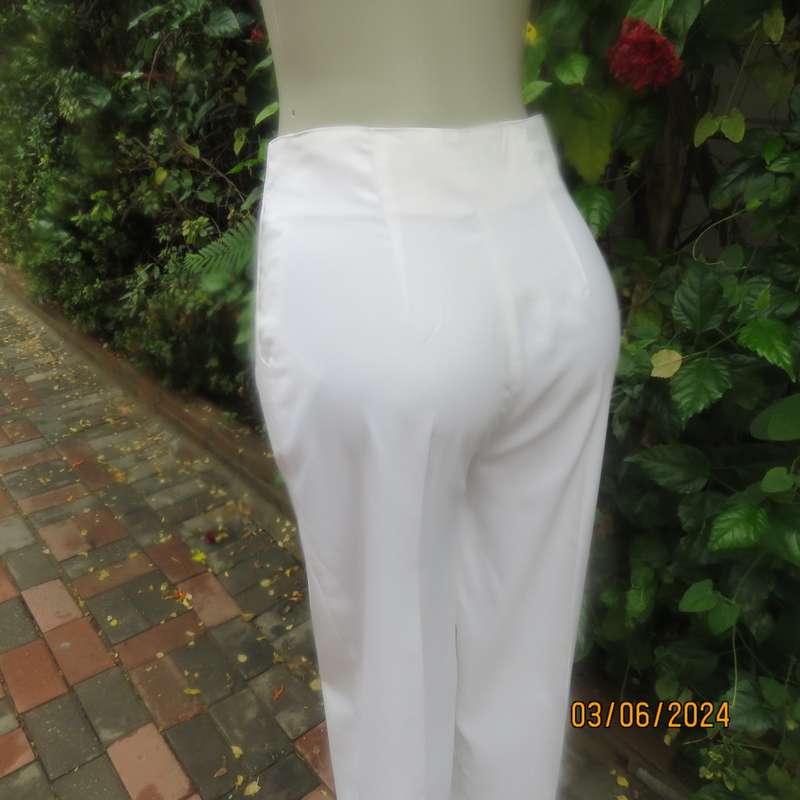White high waisted pants by INWEAR size 36/12. Worn with belt!Cotton/viscose. Size pockets.As new
