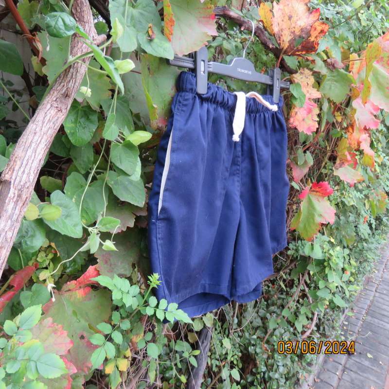 Boys STUDENT PRINCE navy school short with side pockets and drawstring/elastic waist.Size 30. As new