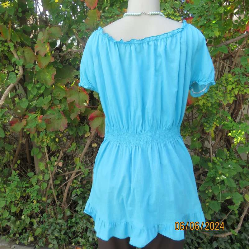 Feminine aquamarine blue peasant style top. Zip at side. Front gathered/decorated panels.Size 42.