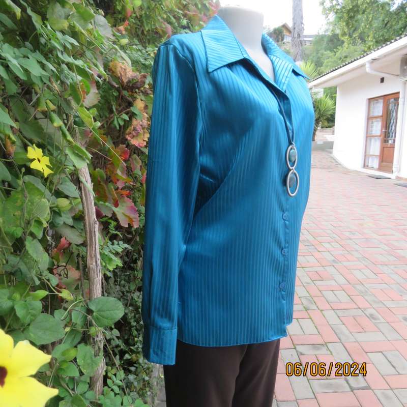 Luxury satin polyester jade long sleeve button down top/open collar. By TLC size 34. Brand new cond.