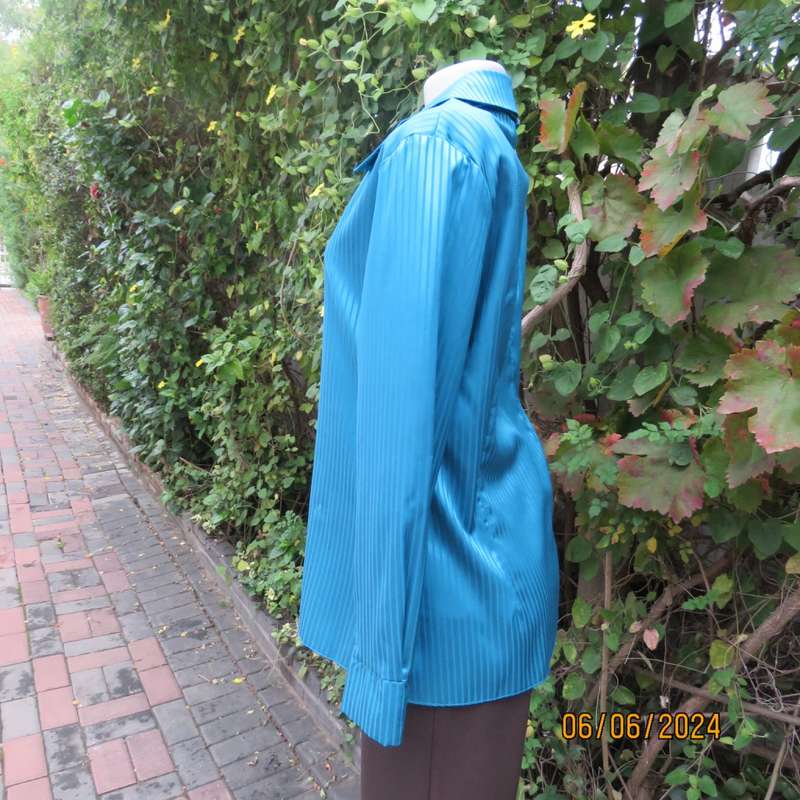 Luxury satin polyester jade long sleeve button down top/open collar. By TLC size 34. Brand new cond.