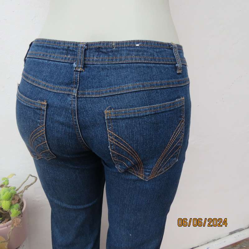 Cute bootcut blue low rise jeans in stretch polycotton. Size 34 by RT. As new.