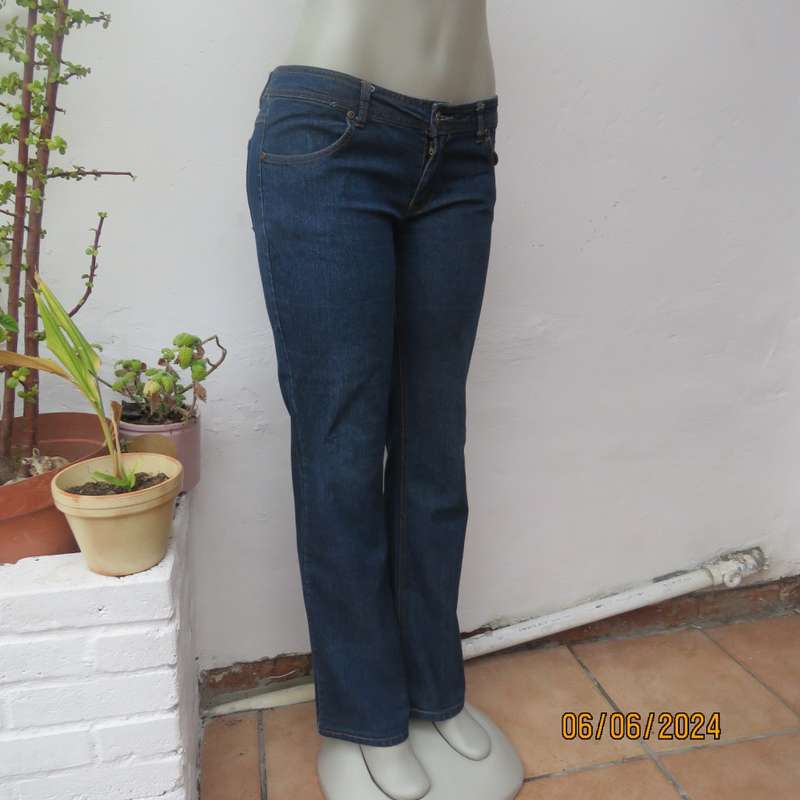 Cute bootcut blue low rise jeans in stretch polycotton. Size 34 by RT. As new.
