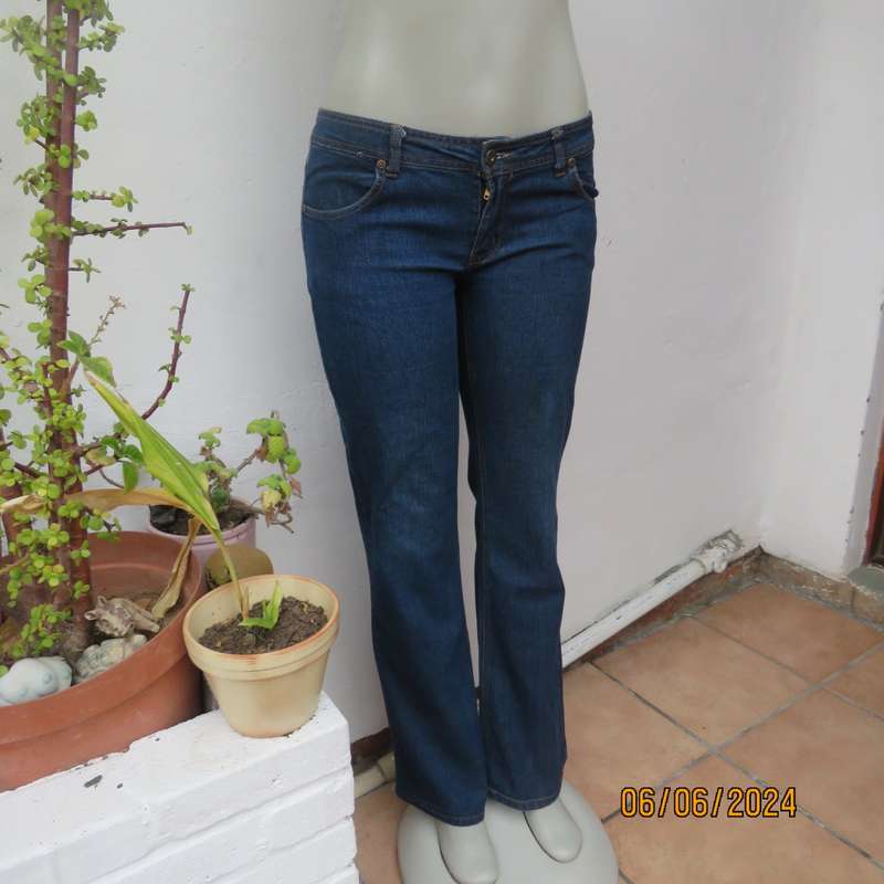 Cute bootcut blue low rise jeans in stretch polycotton. Size 34 by RT. As new.