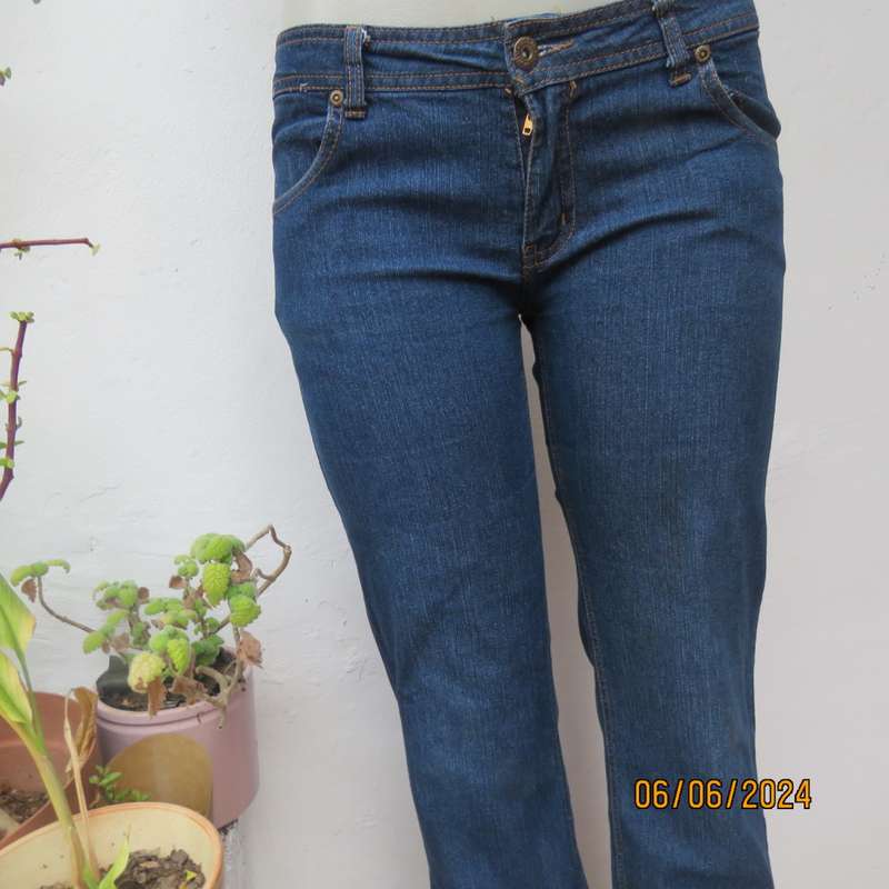 Cute bootcut blue low rise jeans in stretch polycotton. Size 34 by RT. As new.