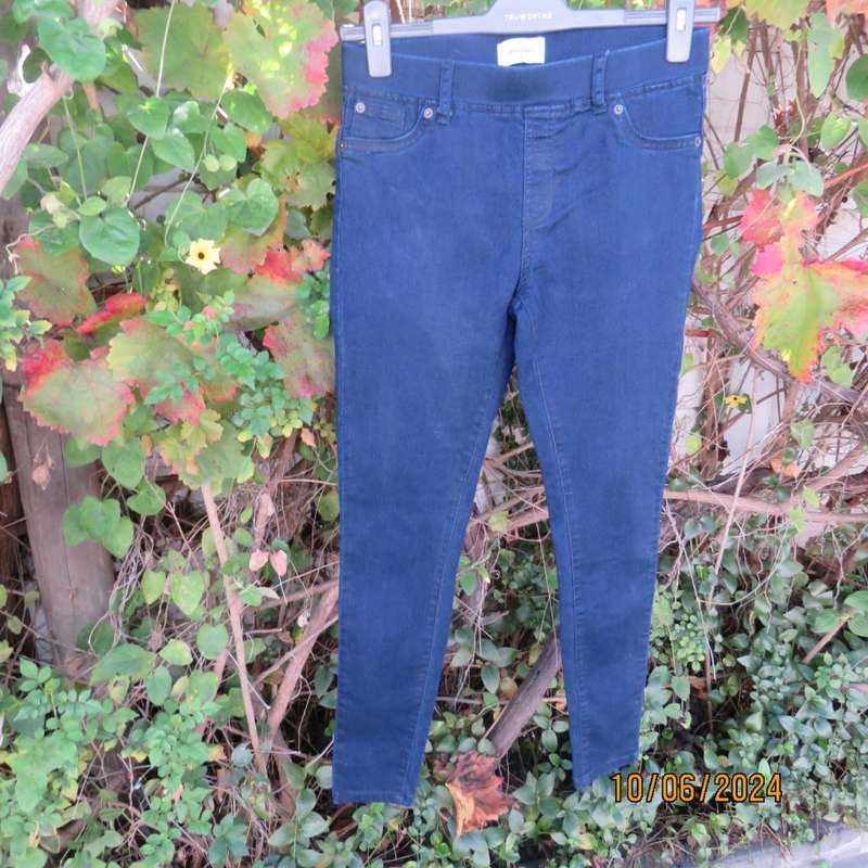 Navy skinny leg jeggings in polycotton stretch. Back pockets. Size 32 by EXACT. Brand new cond.