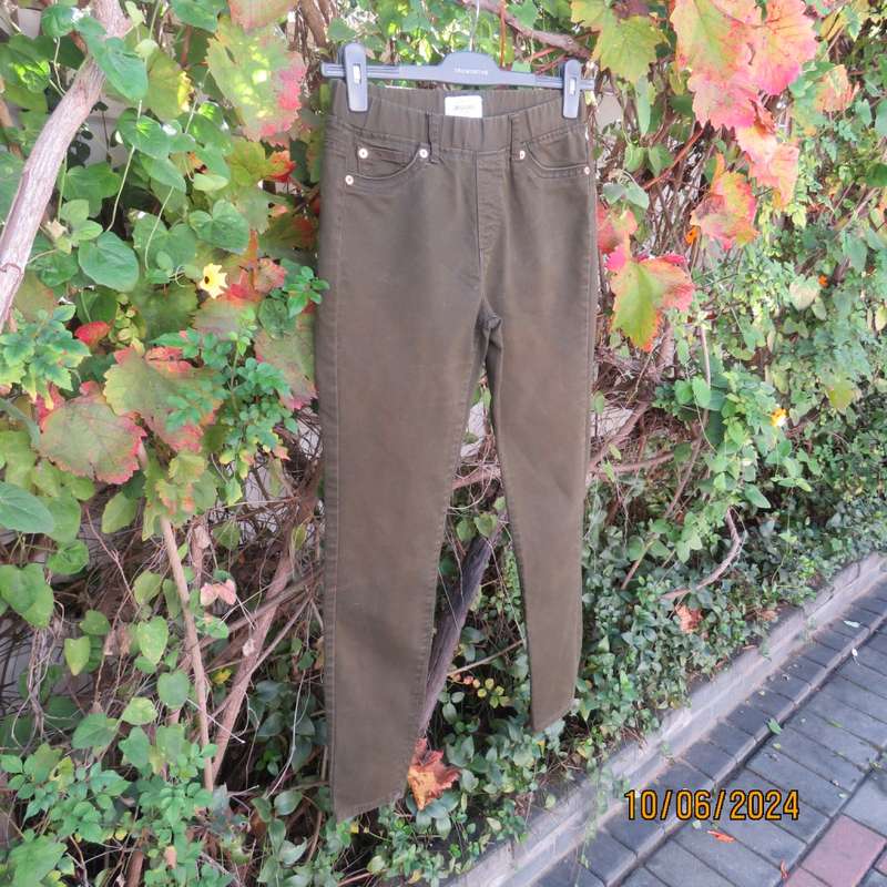 Juniper green jeggings in polycotton stretch by EXACT size 32. Back pockets. As new.