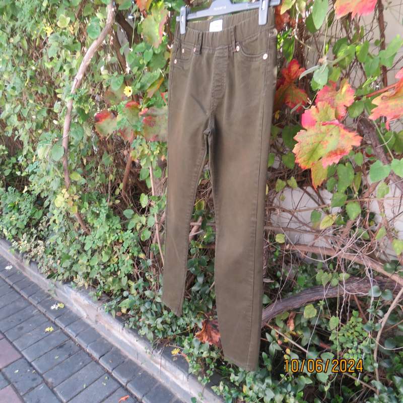 Juniper green jeggings in polycotton stretch by EXACT size 32. Back pockets. As new.