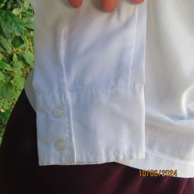 Charming white fine cotton long sleeve top by URB from USA size 35. Braiding closure.Cropped. As new