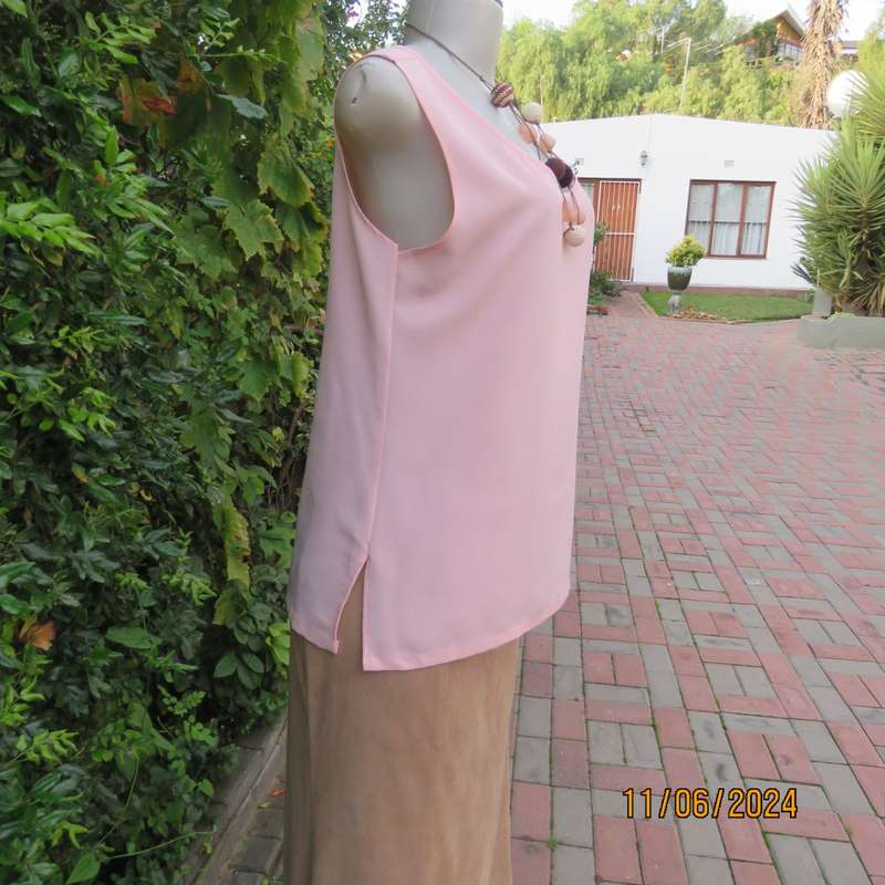 Handy owner made rose pink slip over sleeveless top in came style. Size 34. In 100% polyester.As new