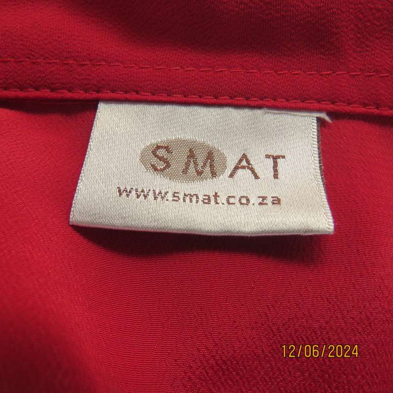 Sweet, red, button down tailored top in silky polyester. Size 36. Open collar. New condition