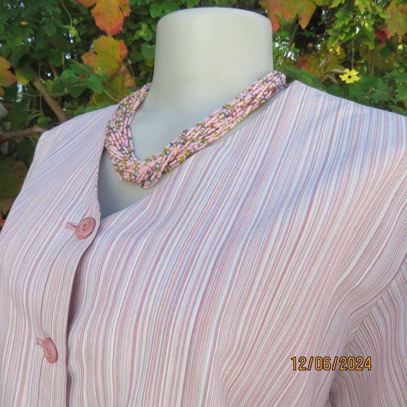Go for effortless style in this short sleeve/vertical striped polycotton V neck top, Size 40. As new