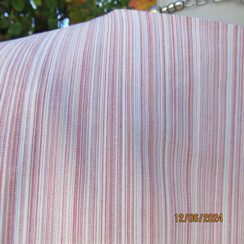 Go for effortless style in this short sleeve/vertical striped polycotton V neck top, Size 40. As new