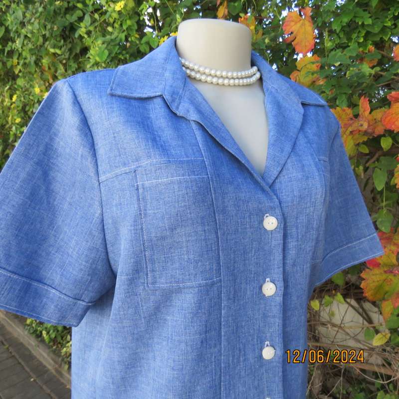 Standard mottled steel blue button down/open collar top. Two thin front pockets. Size 37. As new.
