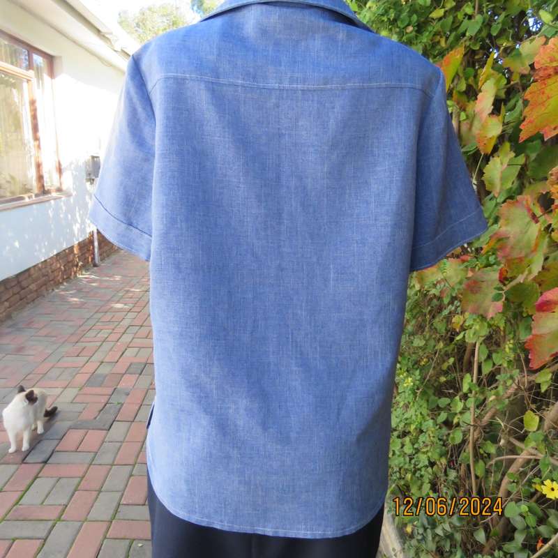 Standard mottled steel blue button down/open collar top. Two thin front pockets. Size 37. As new.