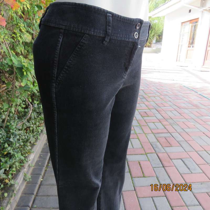 Warm black corduroy straight leg pants size 35/11 by WOOLWORTHS. Dummy pockets.As new.