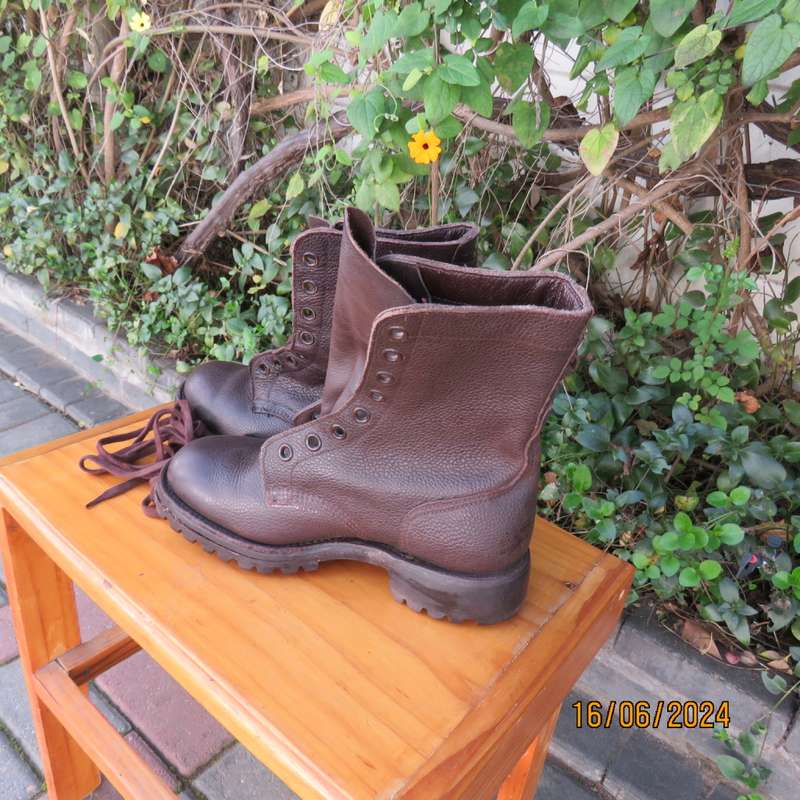 Pair of SADF brown genuine leather BAGSHAW 1983 size 5.5 boots.Army size 240W. Very good cond.