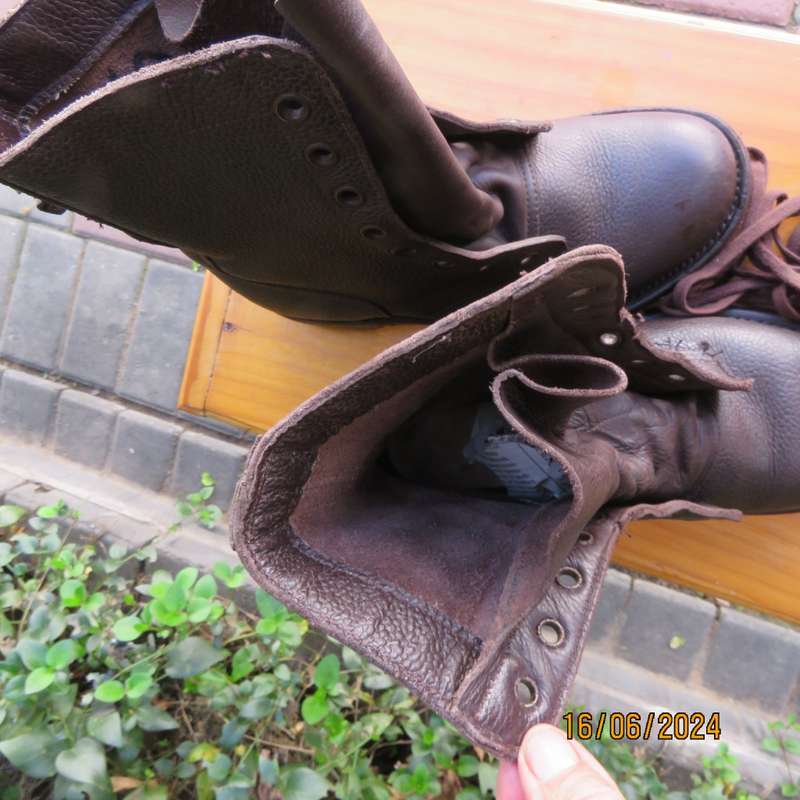 Pair of SADF brown genuine leather BAGSHAW 1983 size 5.5 boots.Army size 240W. Very good cond.