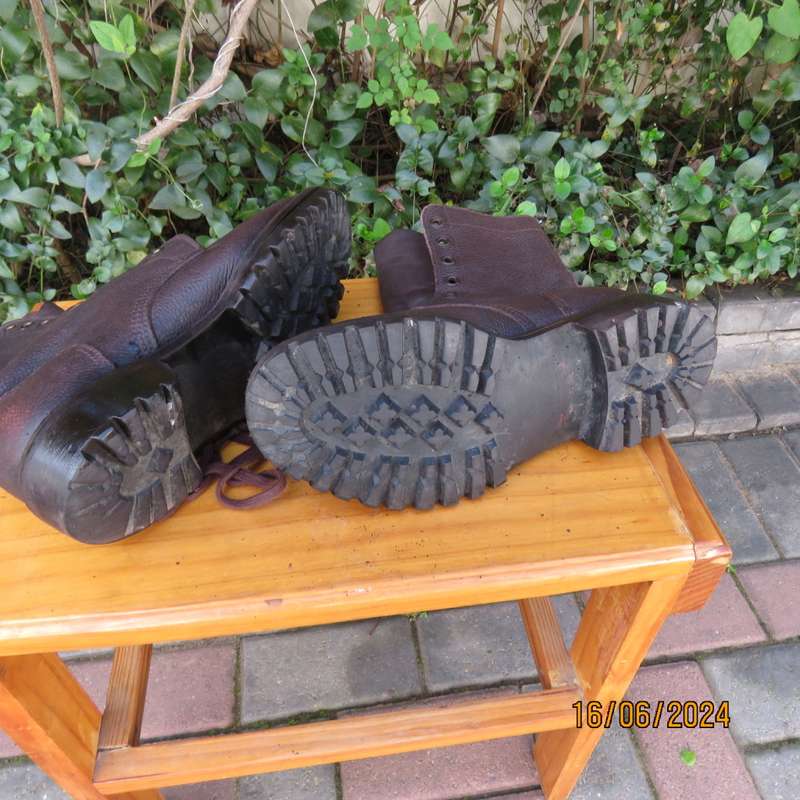 Pair of SADF brown genuine leather BAGSHAW 1983 size 5.5 boots.Army size 240W. Very good cond.
