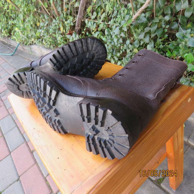 Pair of SADF brown genuine leather BAGSHAW 1983 size 5.5 boots.Army size 240W. Very good cond.