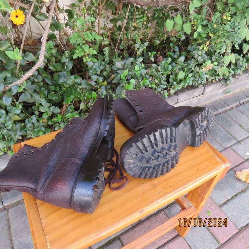 Pair of SADF brown genuine leather BAGSHAW 1983 size 5.5 boots.Army size 240W. Very good cond.