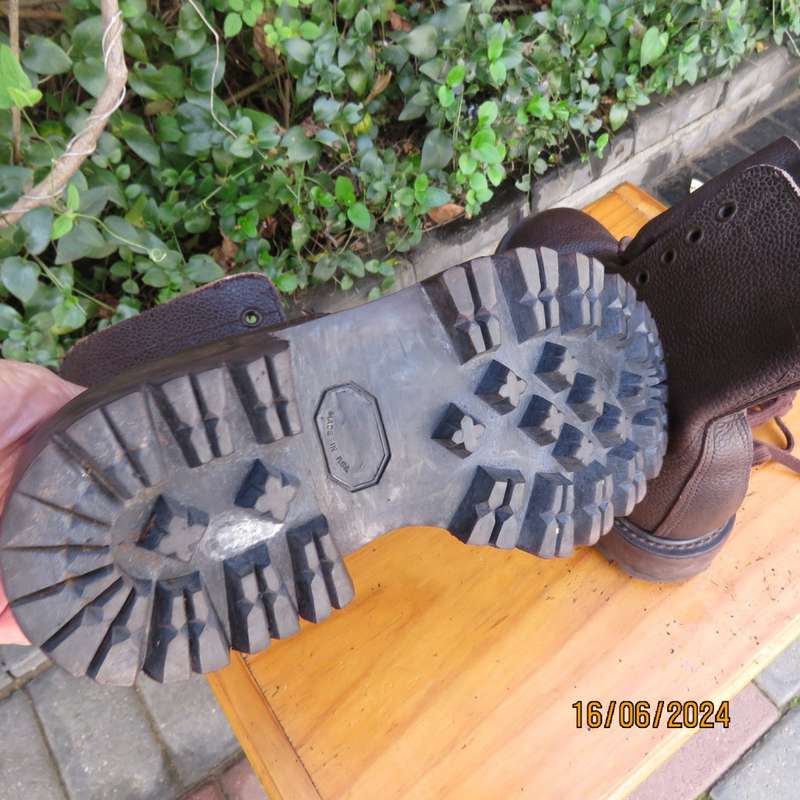 Pair of SADF brown genuine leather army boots by BAGSHAW size 2.5. 1983. Army size 210. As new