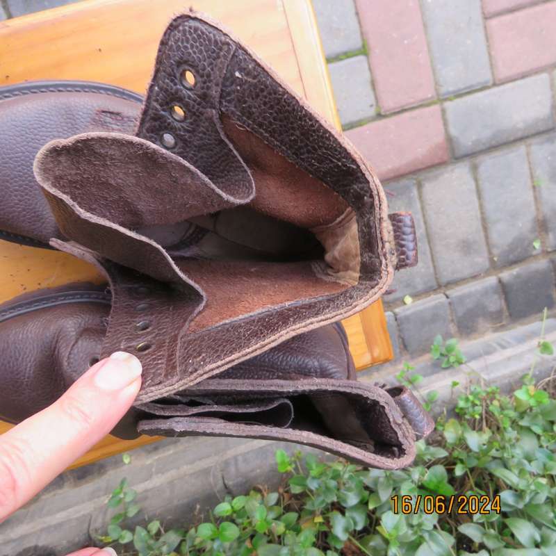 Pair of SADF brown genuine leather army boots by BAGSHAW size 2.5. 1983. Army size 210. As new