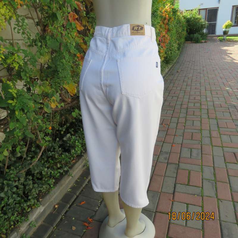 White 100% heavy cotton capri style cropped pants size 40 by RT DENIM. Pockets b/f. Brand new cond
