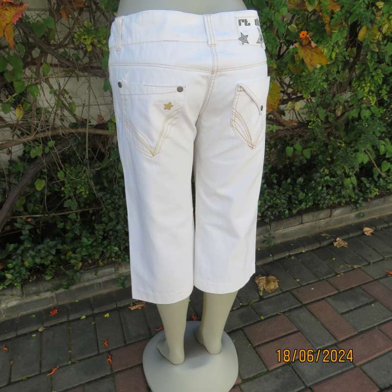 White low rise textured cotton straight legged cropped pants size 36 by RT DENIM.Pockets B/F. As new