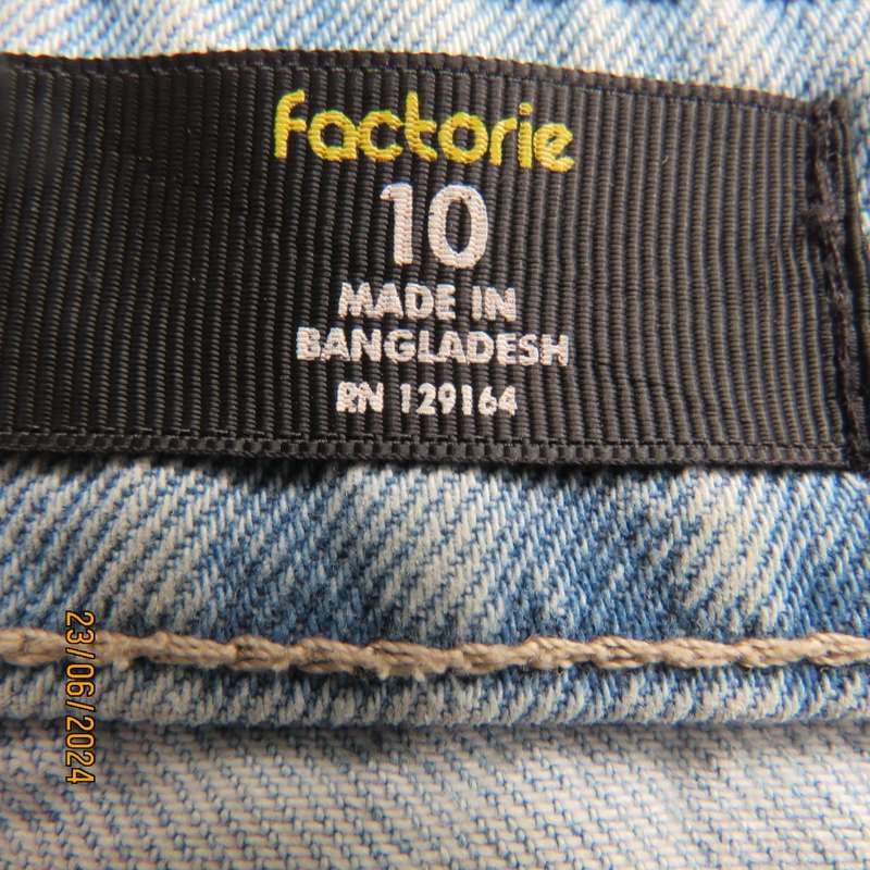 Chic light blue denim mini jean paneled button down skirt by FACTORIE Australia. Size 32/34. New con