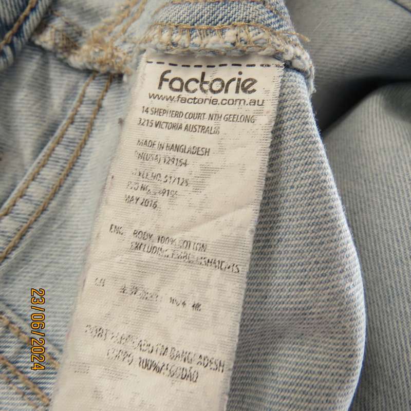 Chic light blue denim mini jean paneled button down skirt by FACTORIE Australia. Size 32/34. New con