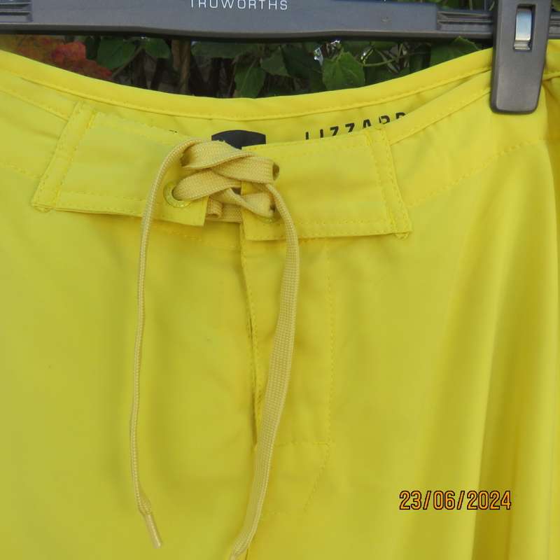 Men`s canary yellow LIZZARD boardshorts size 30/32. One zip-up pockets. Stretch poly. Brand new cond