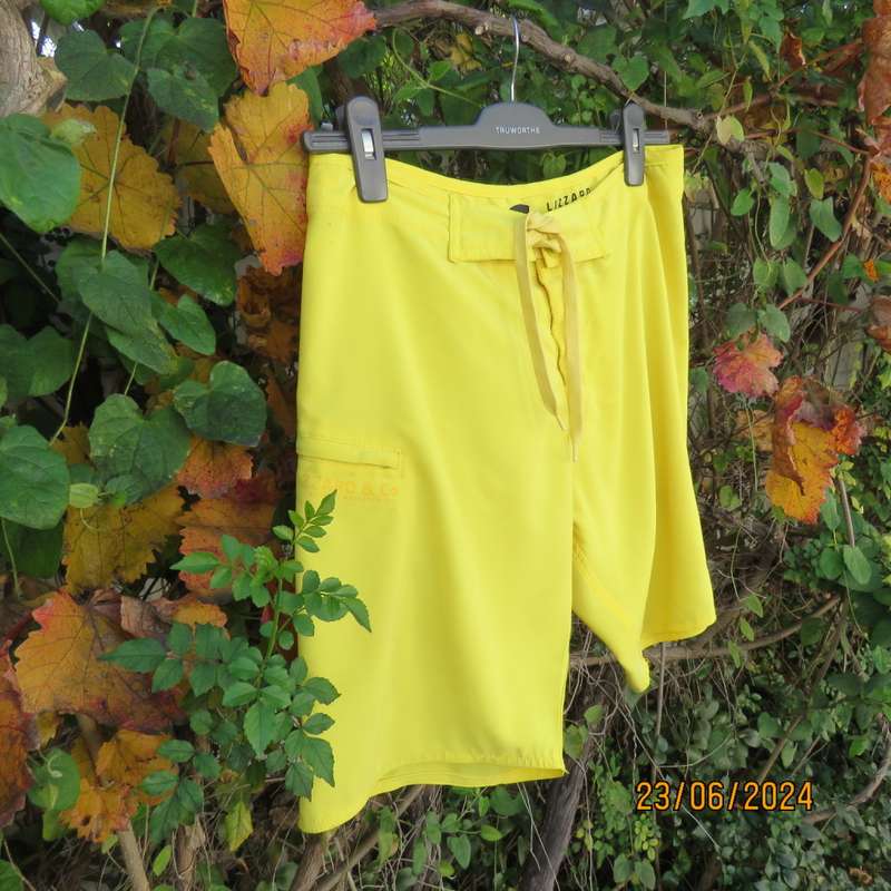 Men`s canary yellow LIZZARD boardshorts size 30/32. One zip-up pockets. Stretch poly. Brand new cond