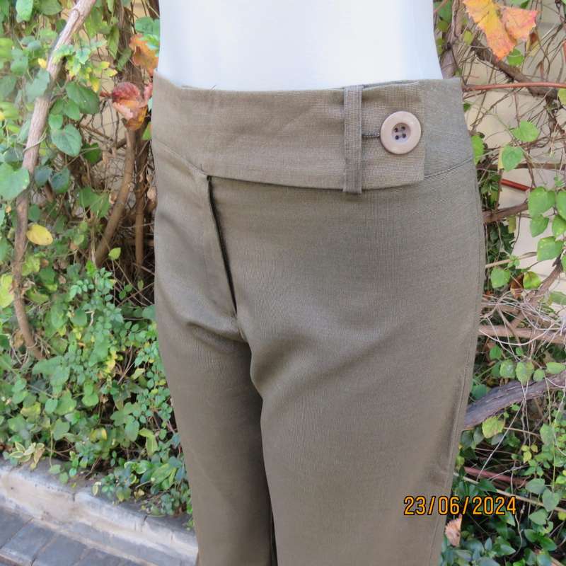Mottled olive green ankle length pants by MERIEN HALL size 38. Slits at outer leg seams. As new