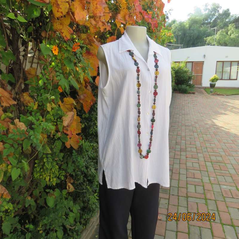 Snow white long button down creased cotton button down top with open collar. Size 40. New cond.