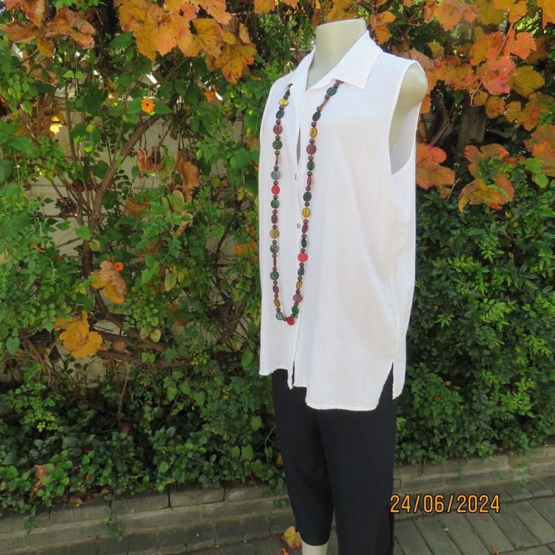 Snow white long button down creased cotton button down top with open collar. Size 40. New cond.