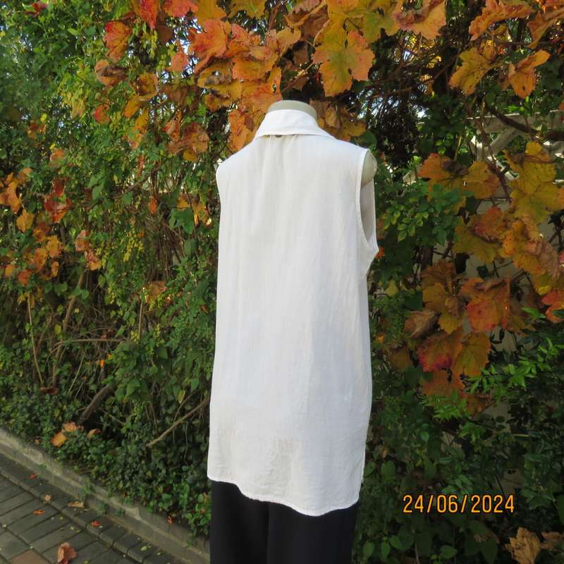 Snow white long button down creased cotton button down top with open collar. Size 40. New cond.