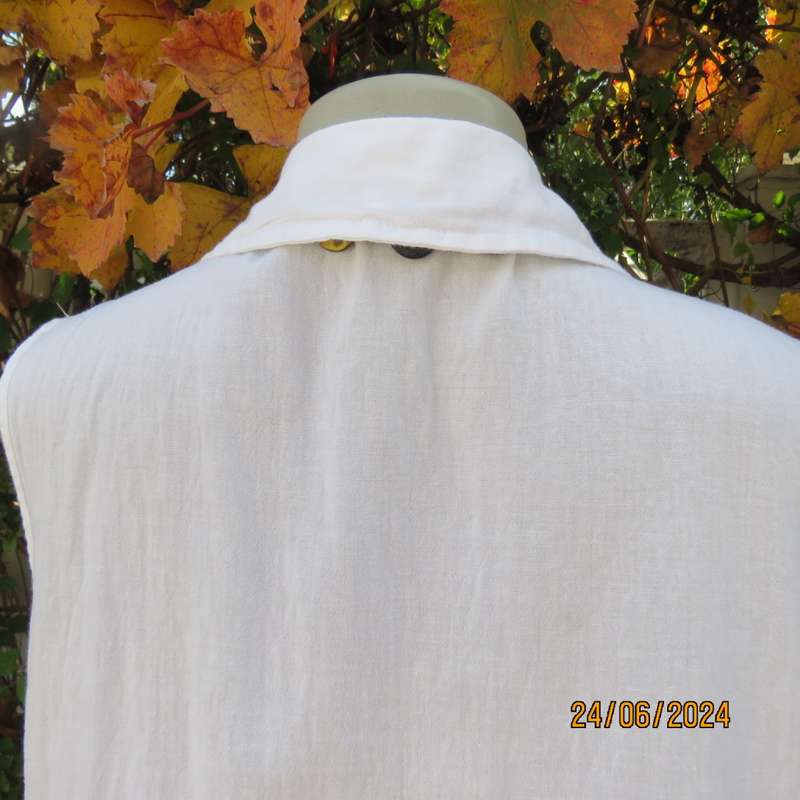 Snow white long button down creased cotton button down top with open collar. Size 40. New cond.