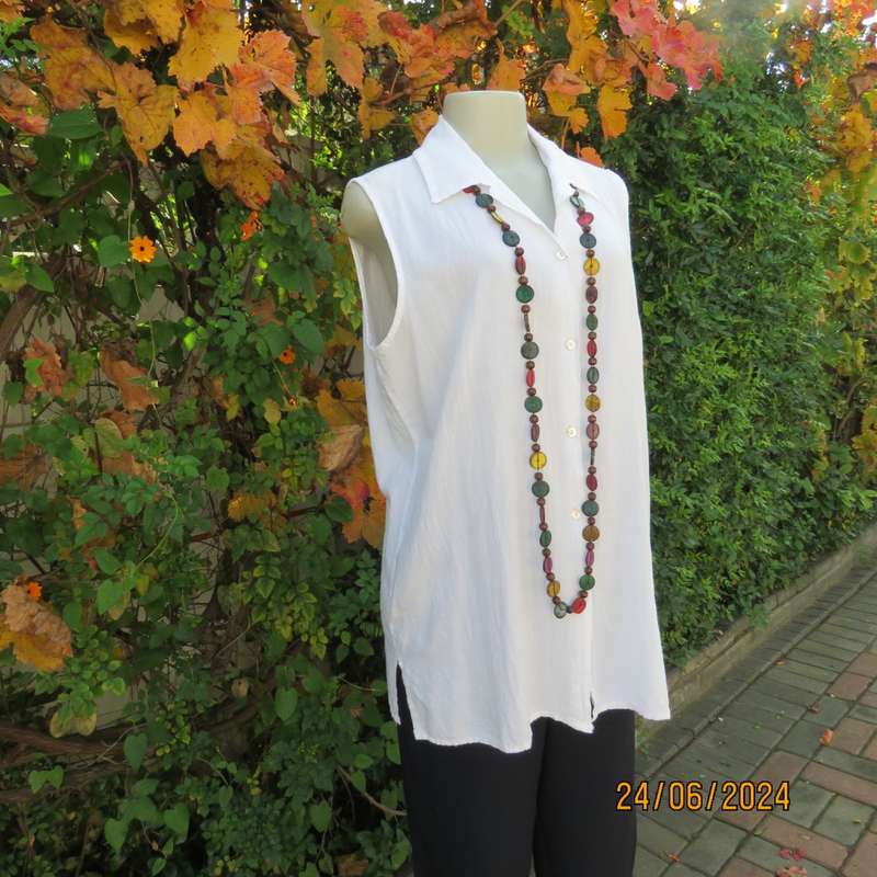 Snow white long button down creased cotton button down top with open collar. Size 40. New cond.