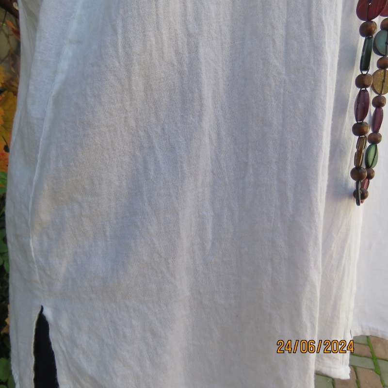 Snow white long button down creased cotton button down top with open collar. Size 40. New cond.