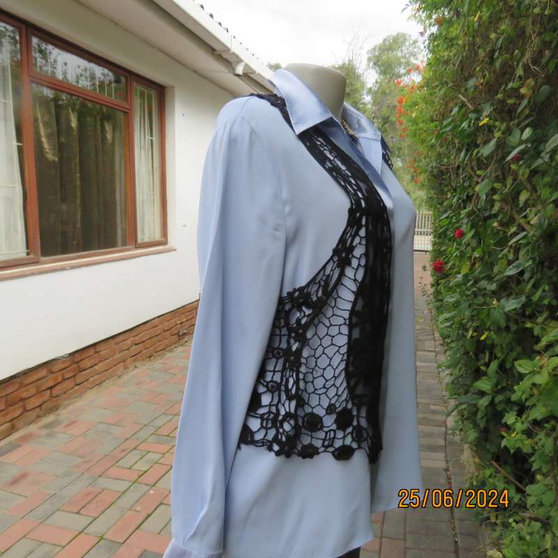 Chic black cotton lace/netting open waistcoat to give oemph to a garment. Size 36/38. New cond.