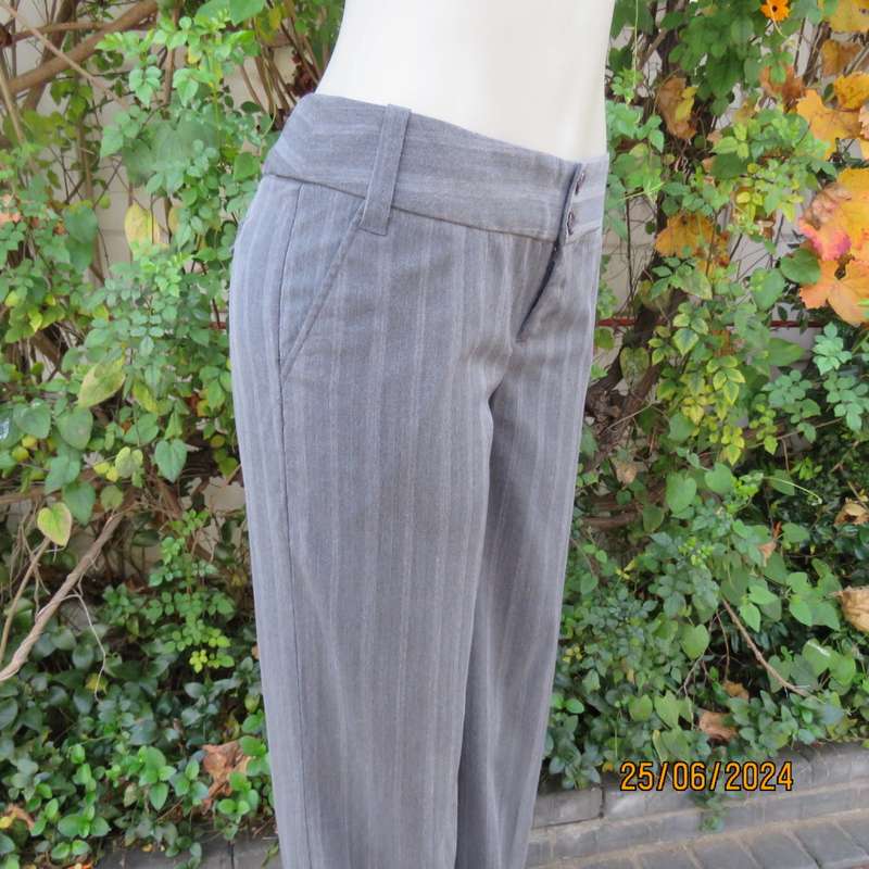 Elegant grey elongating striped rayon/poly stretch straight legged pants. Size 36. Side pockets.