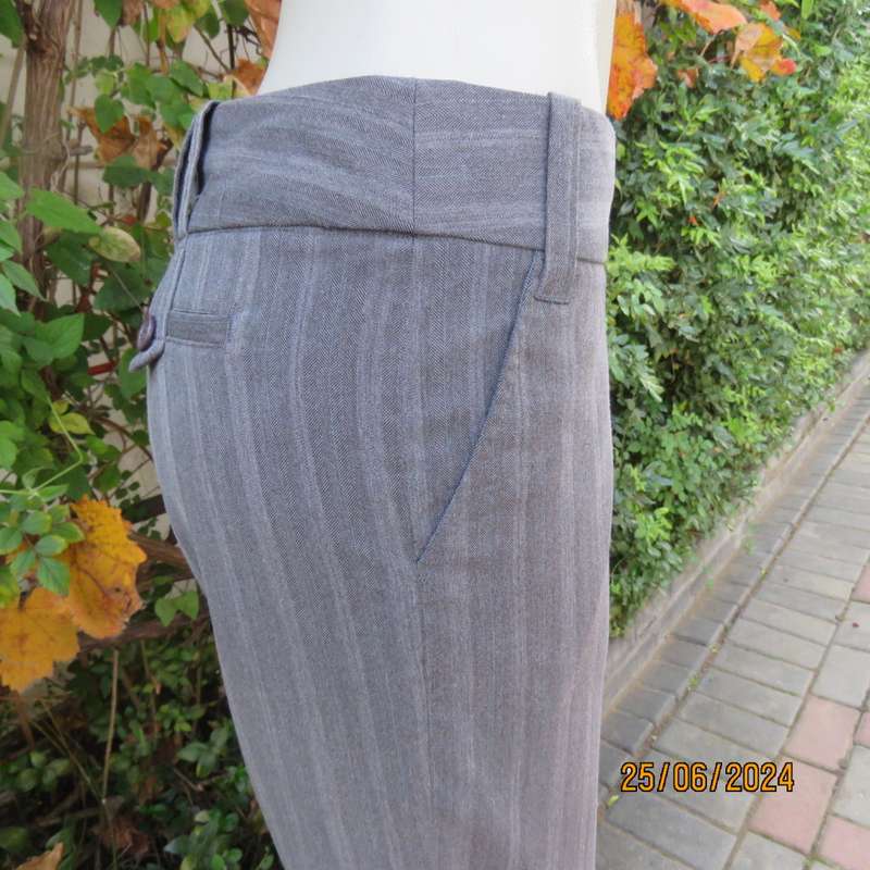 Elegant grey elongating striped rayon/poly stretch straight legged pants. Size 36. Side pockets.