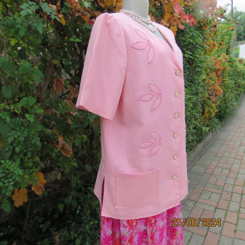 Stunning Boutique made size 42 peach pink crinkled cotton/lined jacket. Floral applique.Brand new co