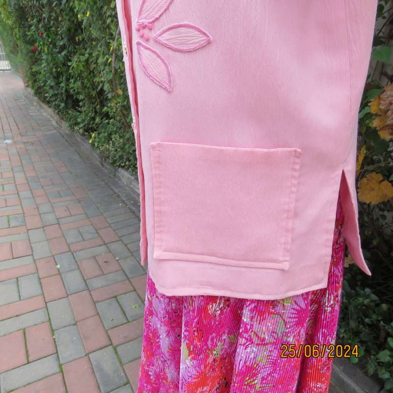 Stunning Boutique made size 42 peach pink crinkled cotton/lined jacket. Floral applique.Brand new co